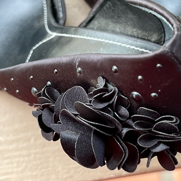 New Charles David Black Floral Stiletto 10 - Picture 5 of 9